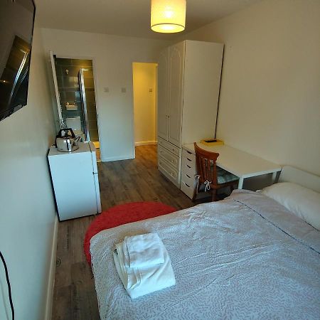 Ensuite Master Bedroom, Private Bathroom, Inside Family Home, Walking Distance To Harry Potter Watford  Exterior foto