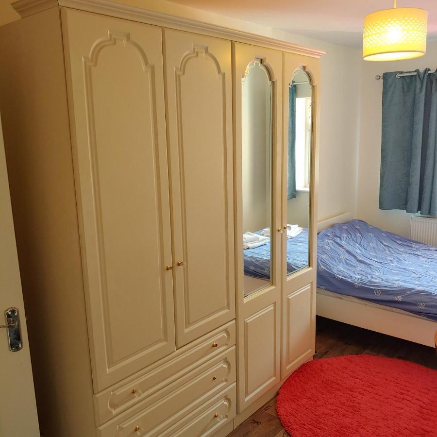 Ensuite Master Bedroom, Private Bathroom, Inside Family Home, Walking Distance To Harry Potter Watford  Exterior foto